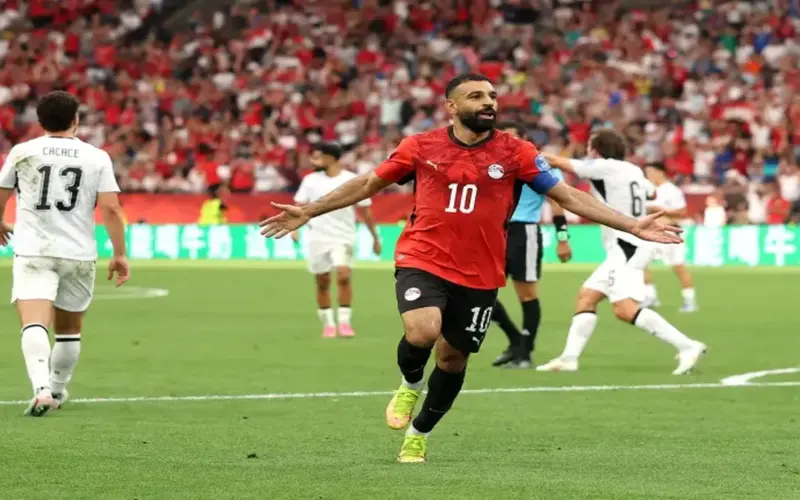 مستقبل محمد صلاح يثير الجدل وسط نفي بشكتاش التعاقد مع النجم المصري